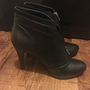 Black Nine West booties